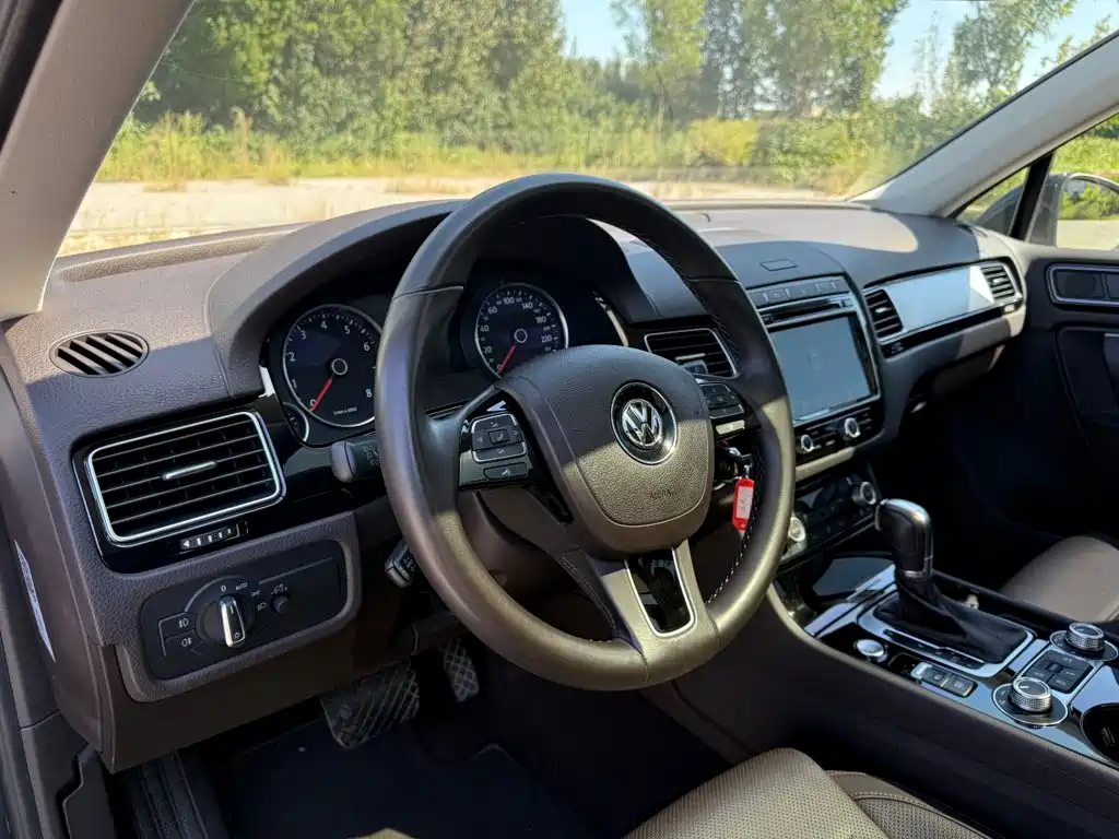 Фото 13 - Volkswagen Touareg