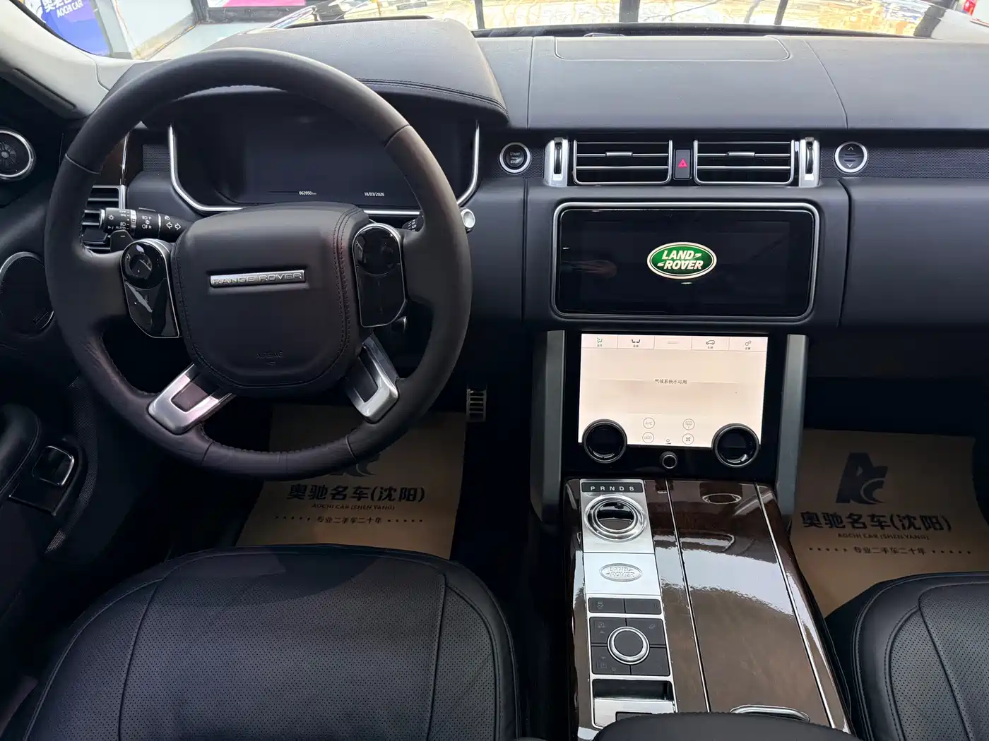 Land Rover Range Rover 2022 3.0 L6 400PS Heritage Extended Classic Edition фото 14
