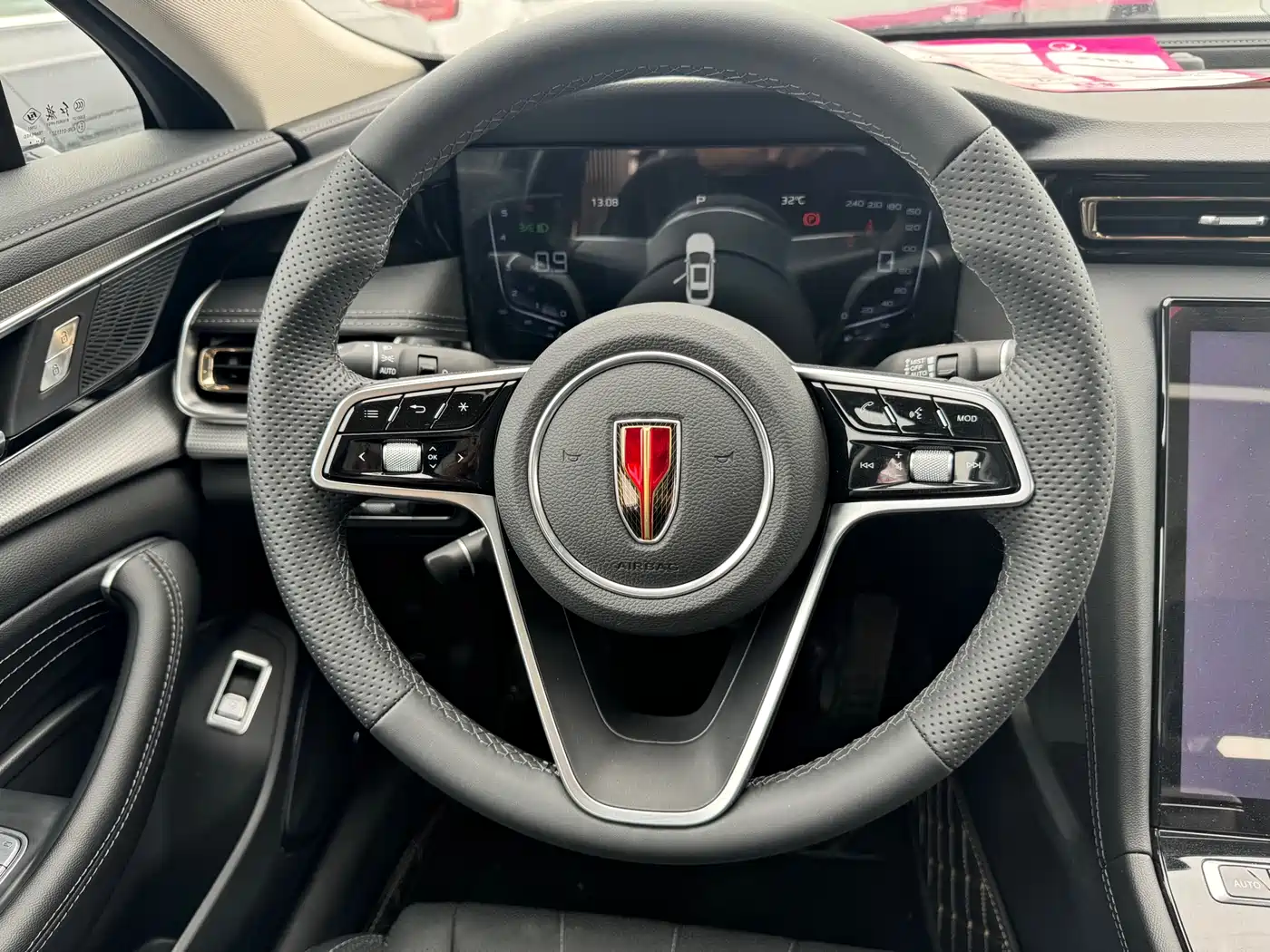 Hongqi H5 2024 1.5T DCT Smart Connect Flag Rhythm Edition фото 7