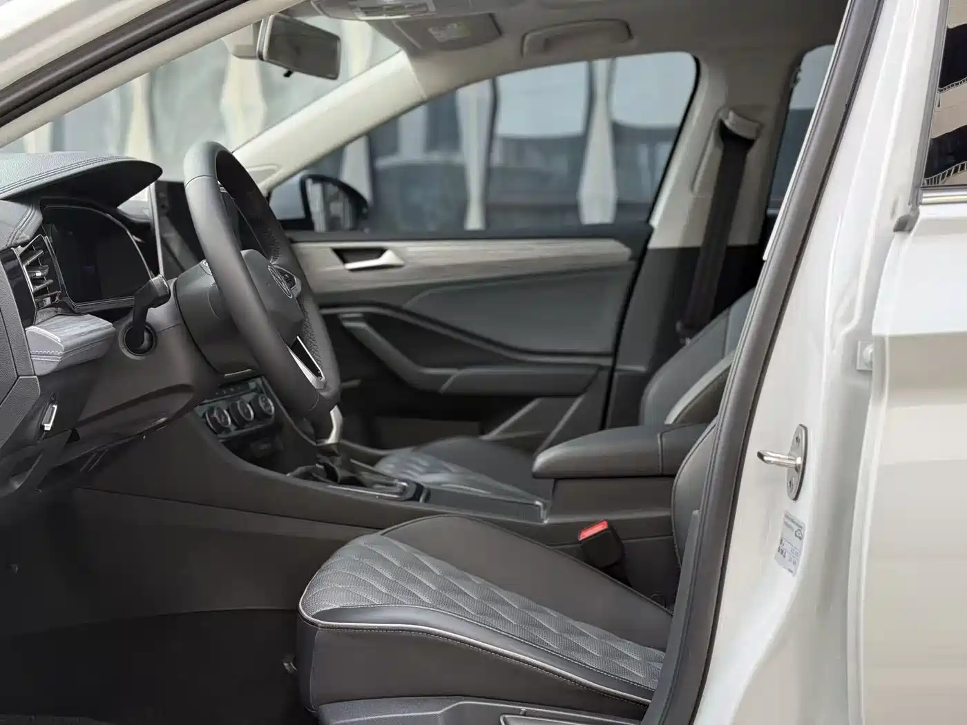 Volkswagen Sagitar 2025 Facelift 300TSI DSG Beyond Edition фото 8