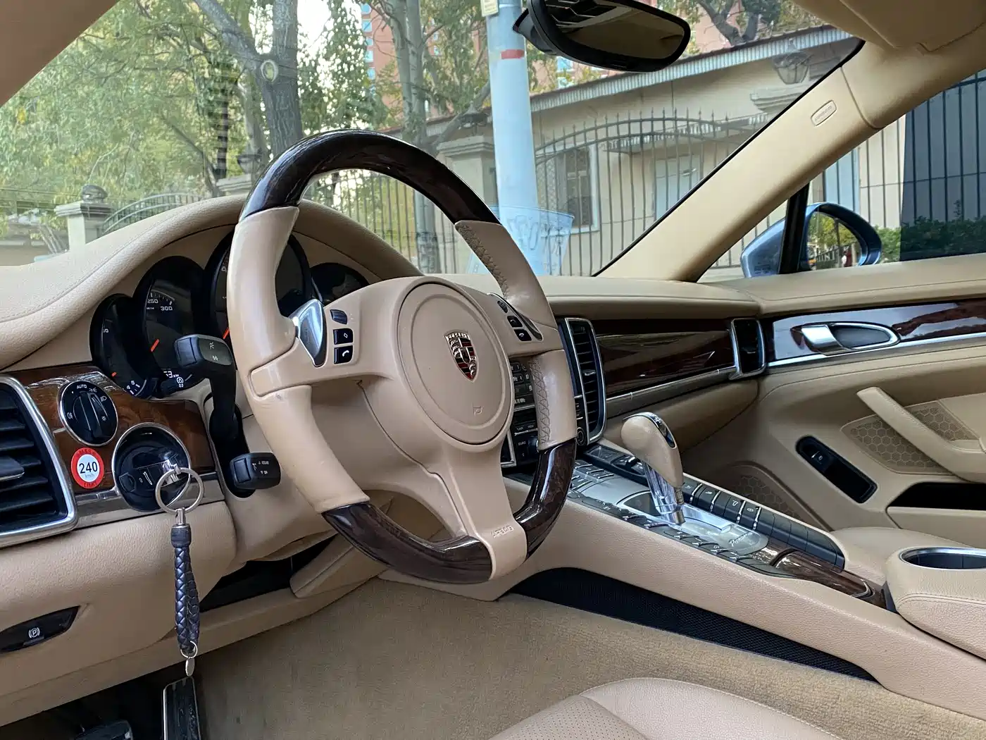 Porsche Panamera 2013 Panamera 4 Platinum Edition 3.6L фото 14