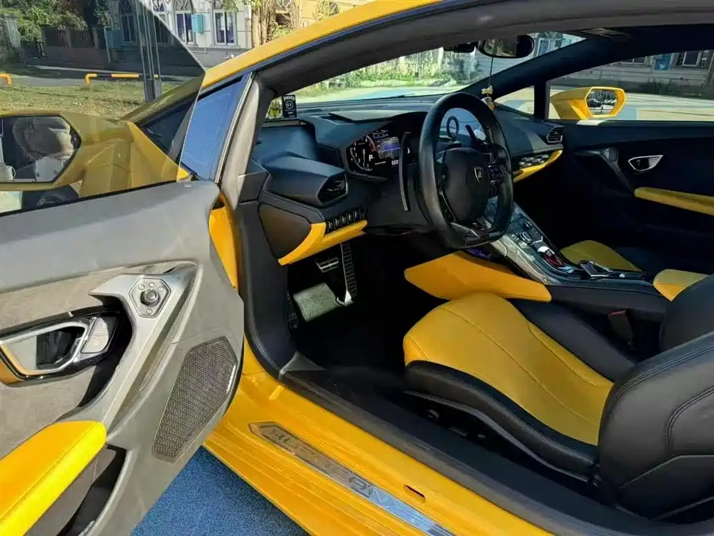 LAMBORGHINI HURACÁN