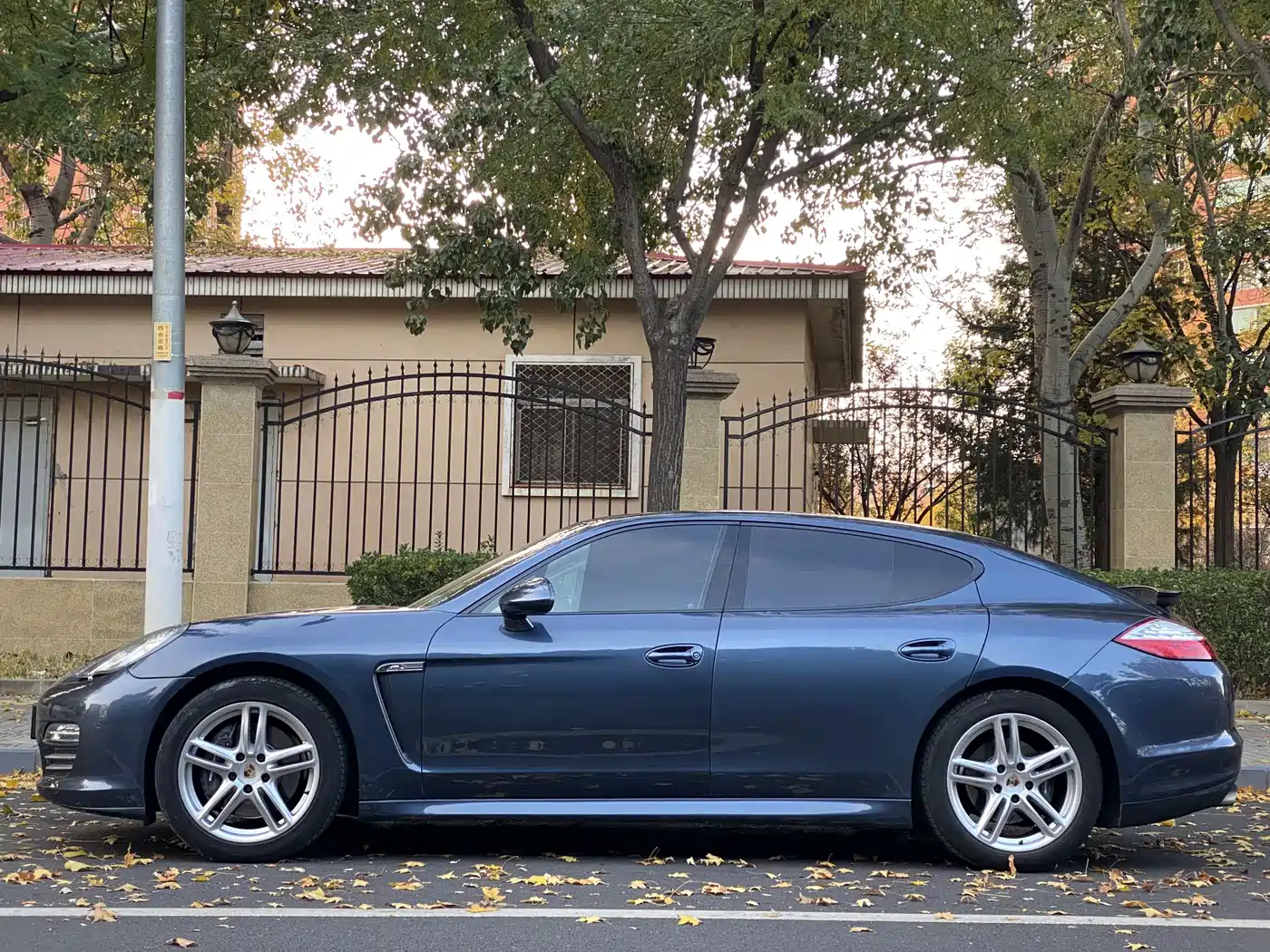 Porsche Panamera 2013 Panamera 4 Platinum Edition 3.6L фото 24