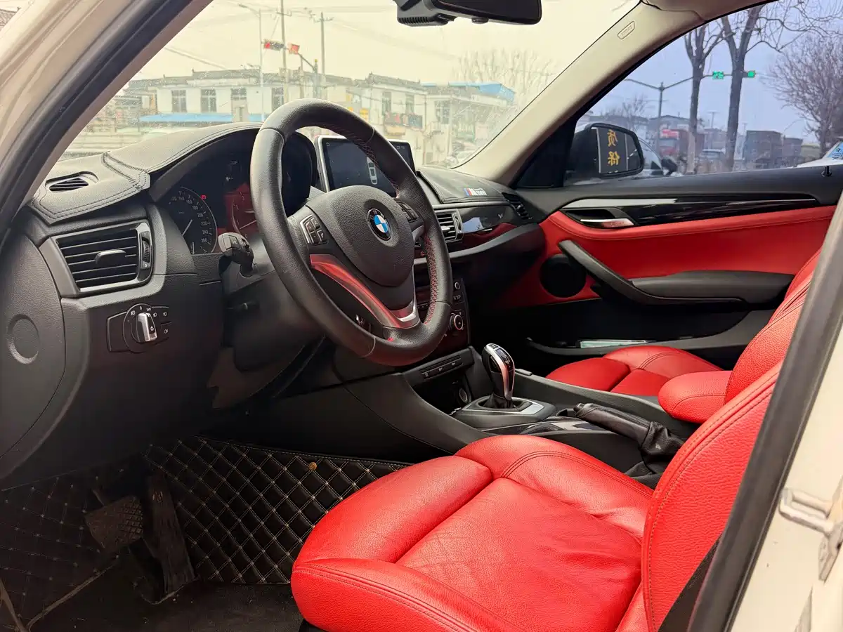 BMW X1 2013 sDrive20i Sport Design Package фото 4