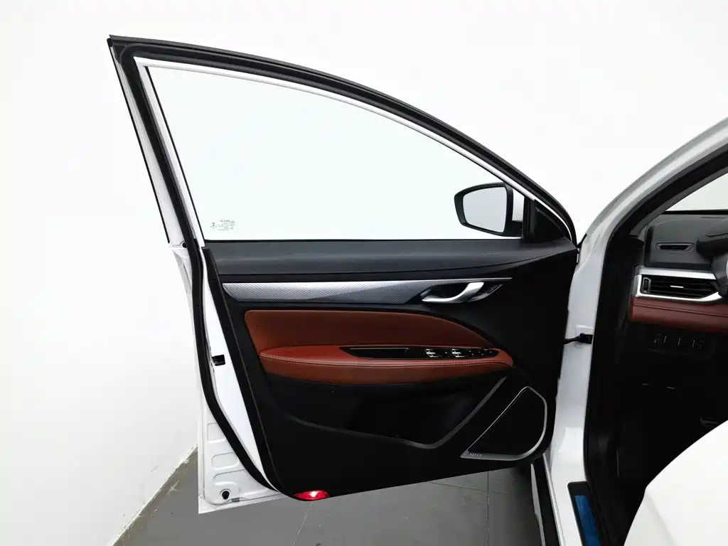 Фото 8 - Geely Vision S1