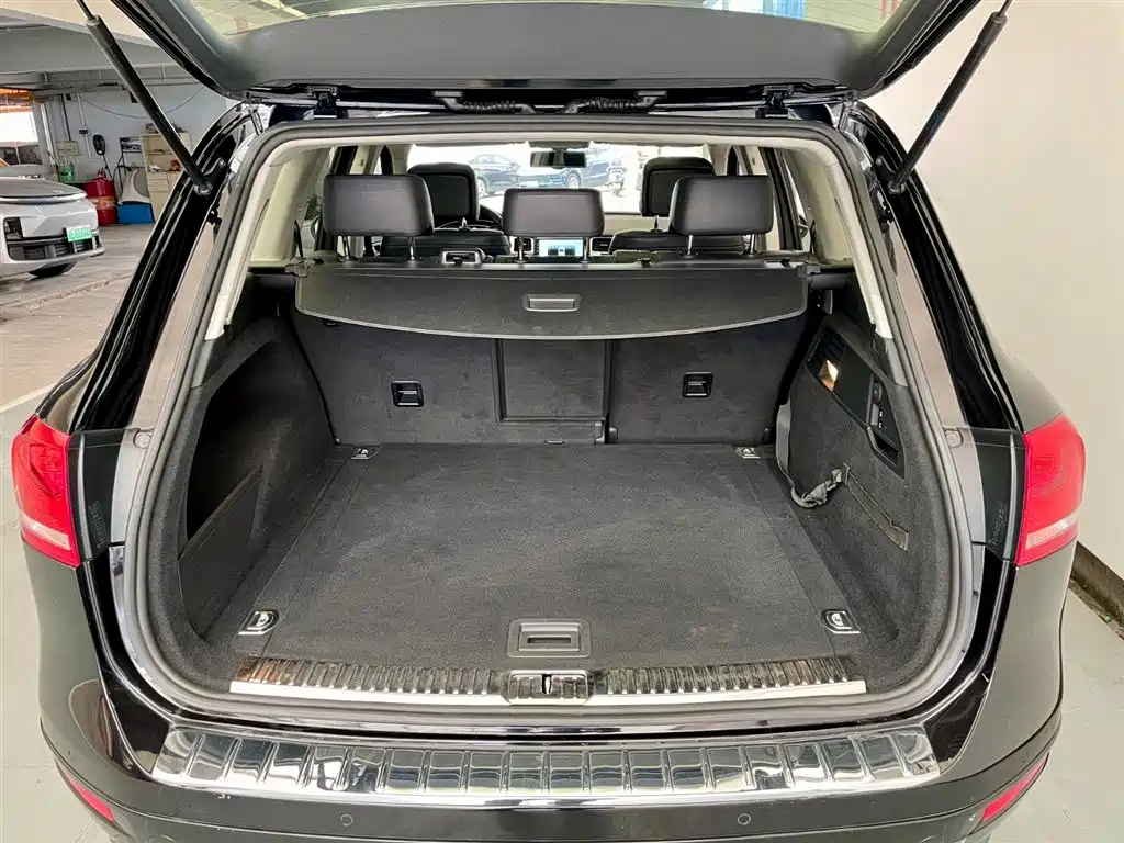 Volkswagen Touareg 2011 3.0TSI Standard фото 18