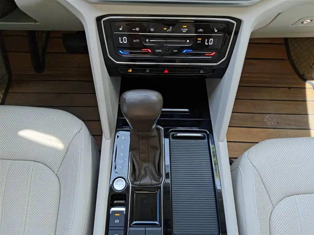 Volkswagen Viloran 2020 330TSI Luxury Edition фото 14