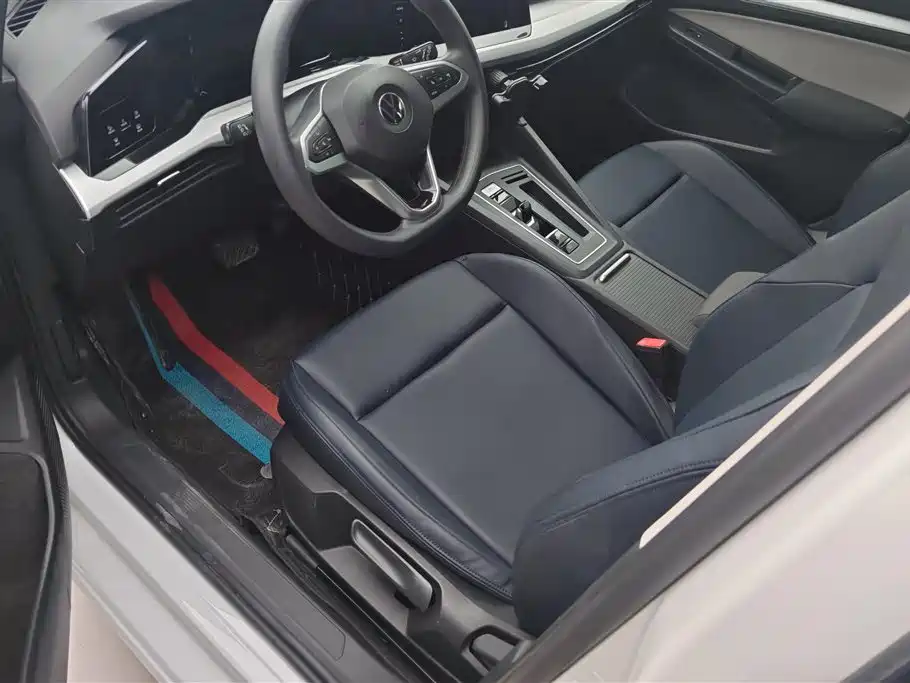 Volkswagen Golf 2021 200TSI DSG фото 9
