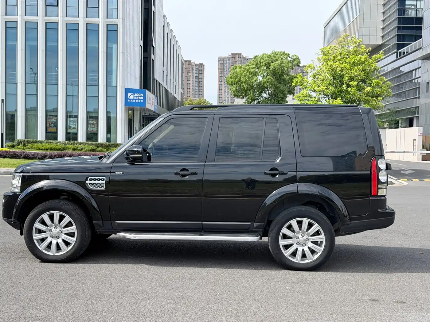 Land Rover Discovery 2015 3.0 SDV6 HSE Diesel фото 21