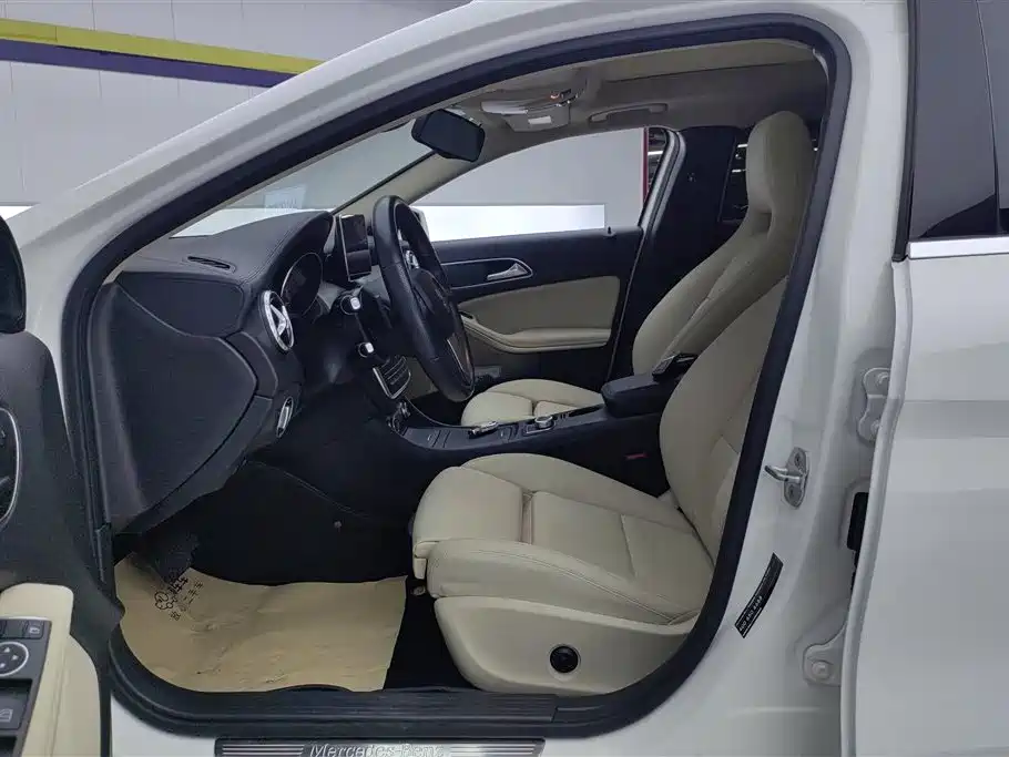 Mercedes-Benz GLA 2016 GLA 220 4MATIC Fashion фото 9