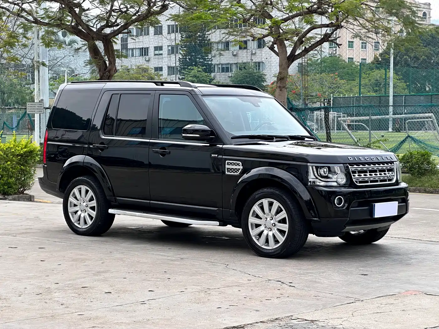 Land Rover Discovery 2015 3.0 SDV6 HSE Diesel фото 2