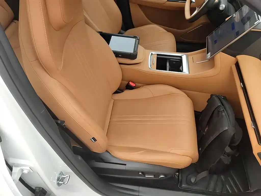 Geely Galaxy Galaxy L7 2025 EM-i 115km Explorer+ Edition фото 25