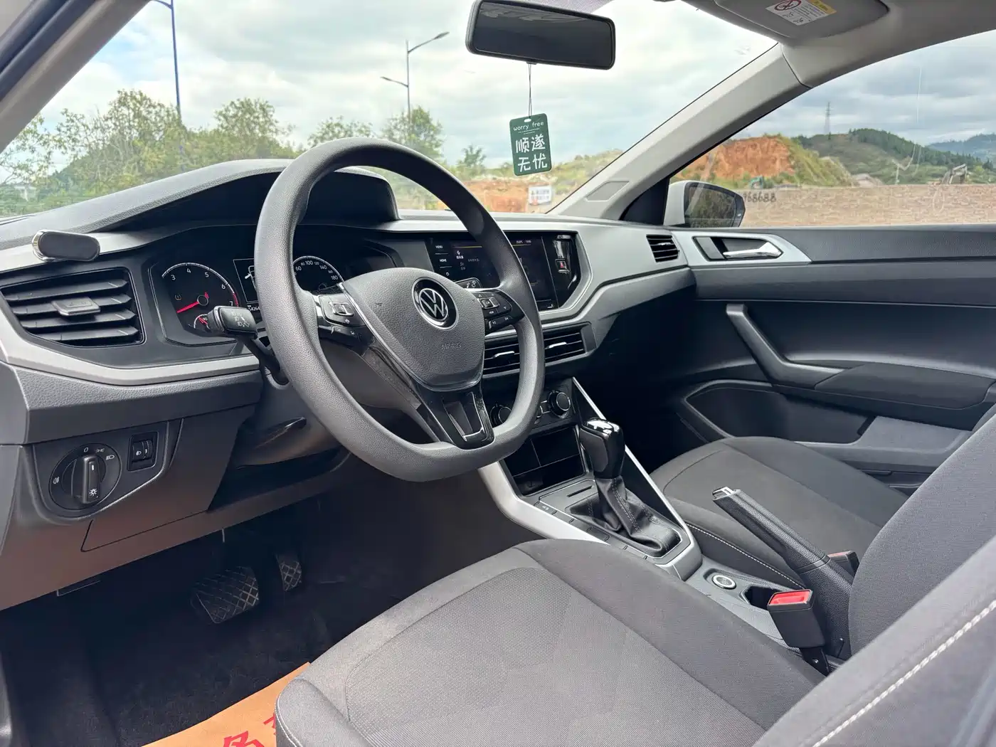 Volkswagen Polo 2021 Plus 1.5L Automatic Panorama Enjoyment Edition фото 3