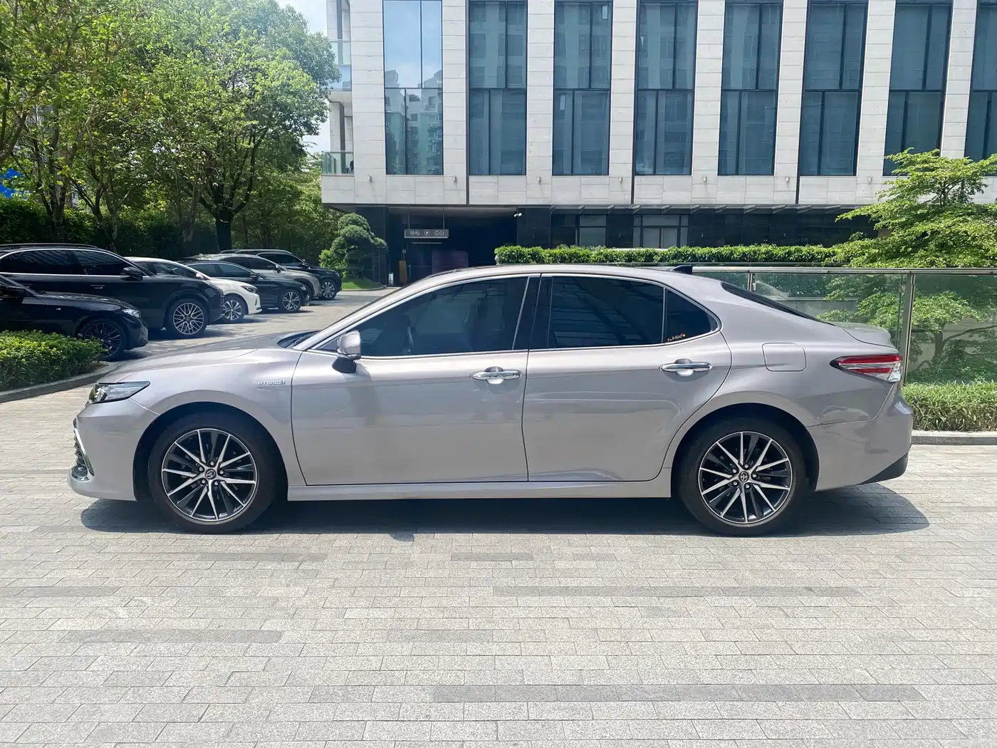 Toyota Camry 2021 Hybrid 2.5HG Luxury Edition фото 5