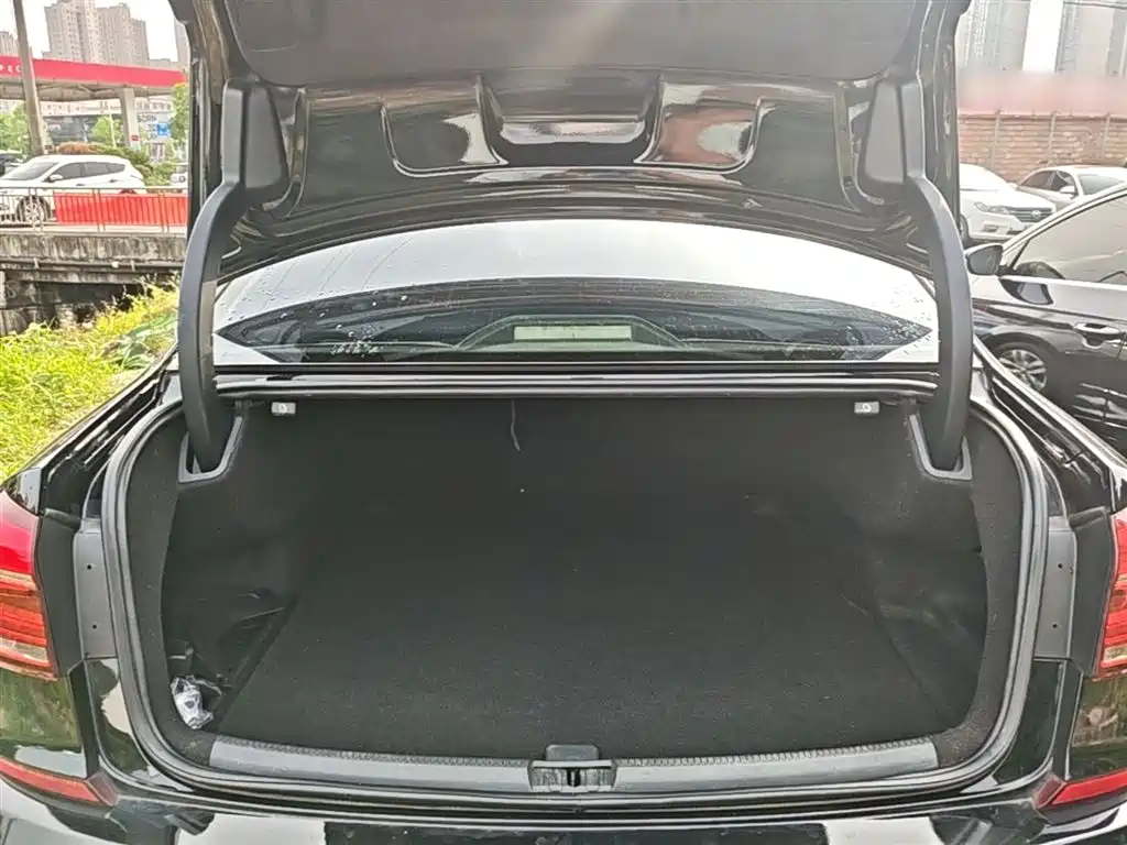 Volkswagen Passat 2016 280TSI DSG Honor Edition фото 19