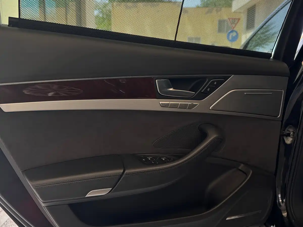 Audi A8 2011 A8L 3.0 TFSI quattro Luxury (213kW) фото 17