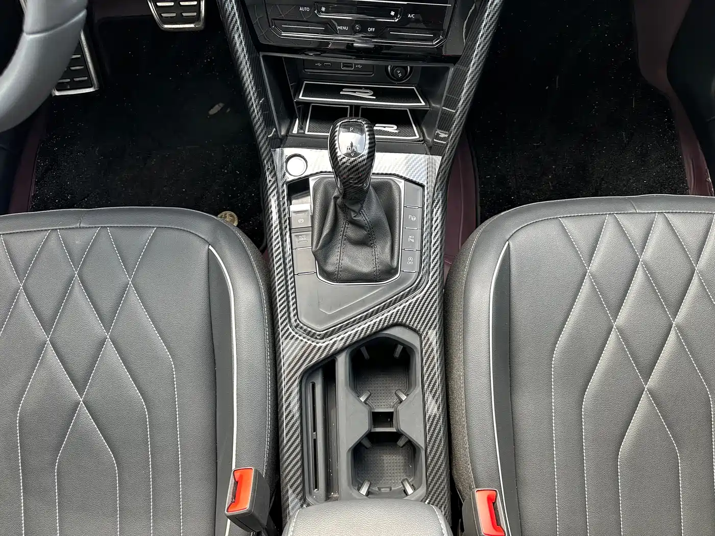 Volkswagen Tiguan L 2024 Outstanding 330TSI Auto 2WD R-Line Dragon Glory Edition фото 17