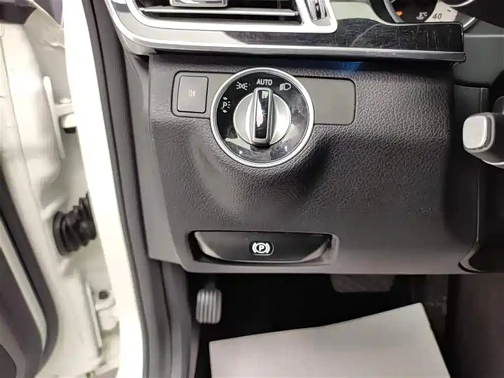Mercedes-Benz E-Class 2015 Facelift E 200 L Sport фото 15