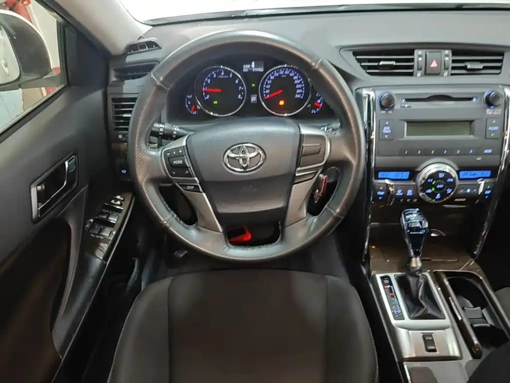 2017 Toyota Reiz