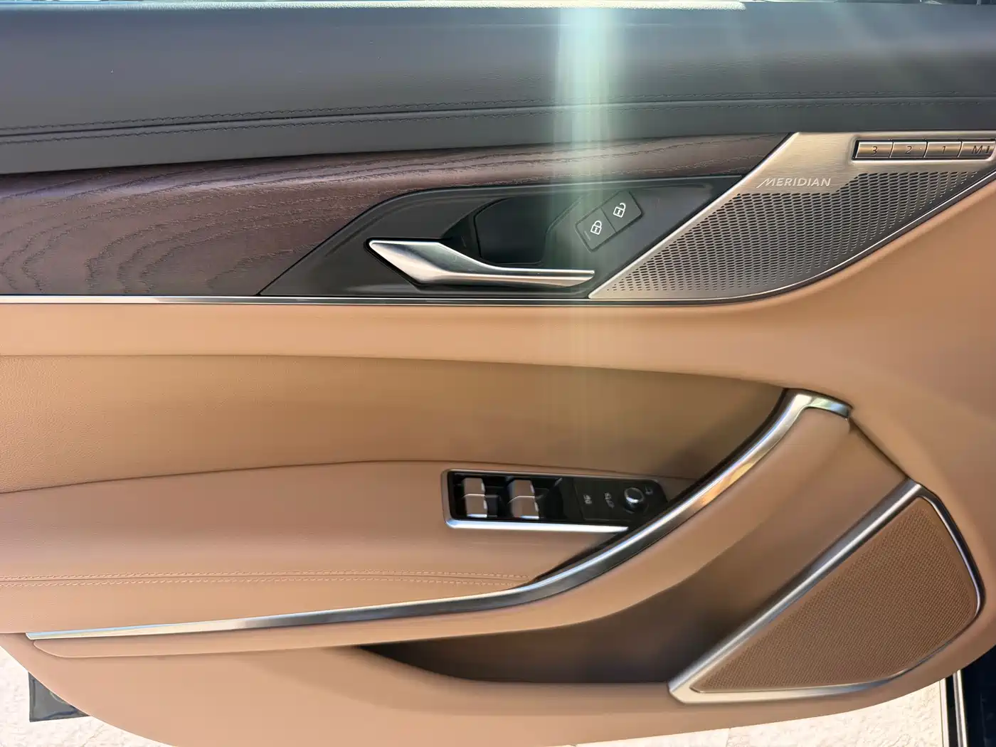 Jaguar XFL 2026 2025 2.0T P250 FWD Luxury Edition