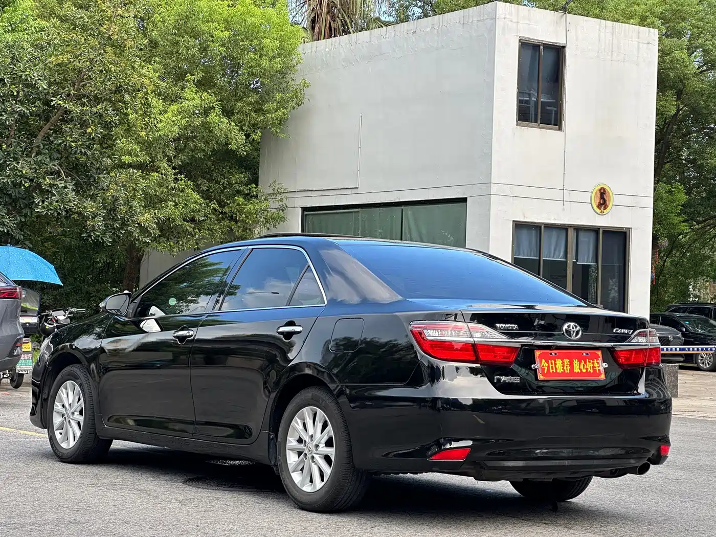 Фото 5 - Toyota Camry