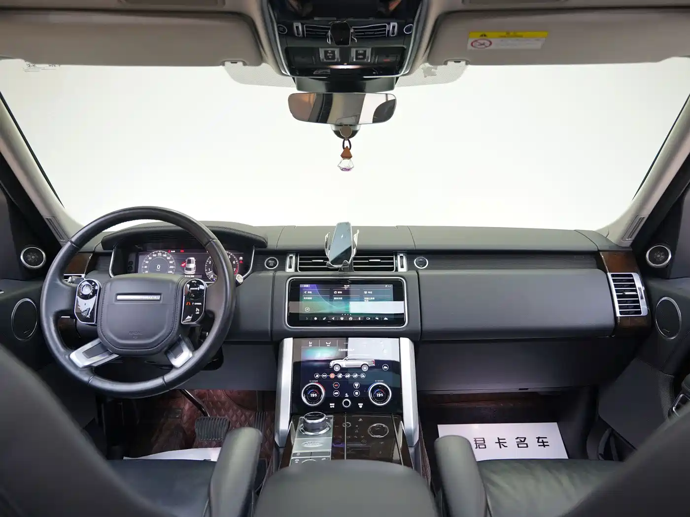 Land Rover Range Rover 2021 3.0 L6 Golden Age Edition фото 17