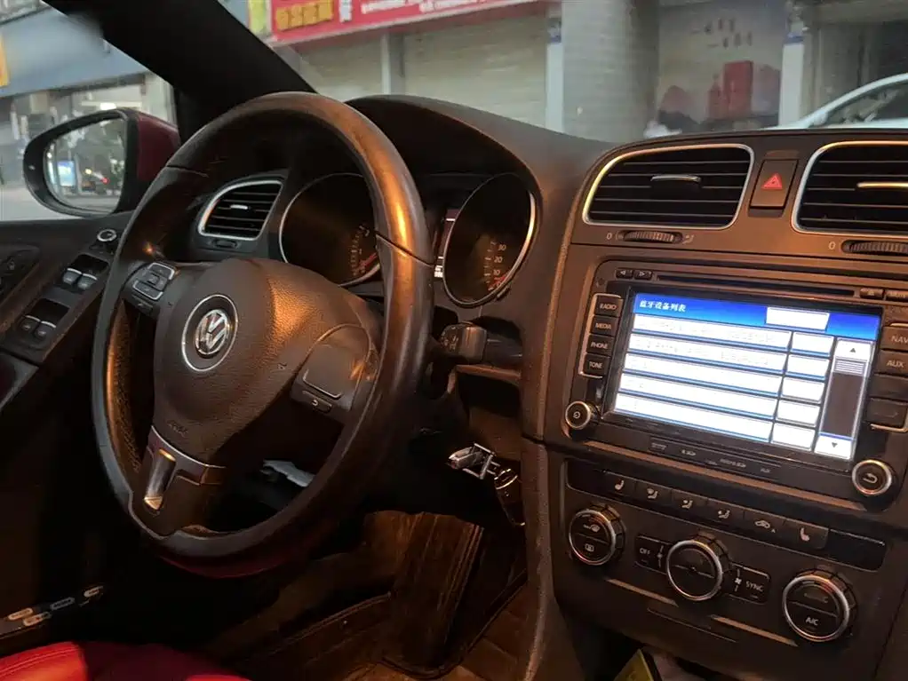 Volkswagen Golf (Import) 2012 1.4TSI Luxury Convertible Edition фото 12
