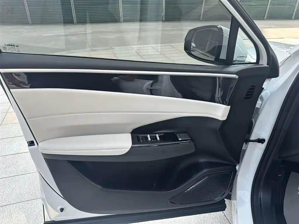 Geely Galaxy Galaxy L7 2023 Model 1.5T 115km Asian Games Phantom Edition фото 6