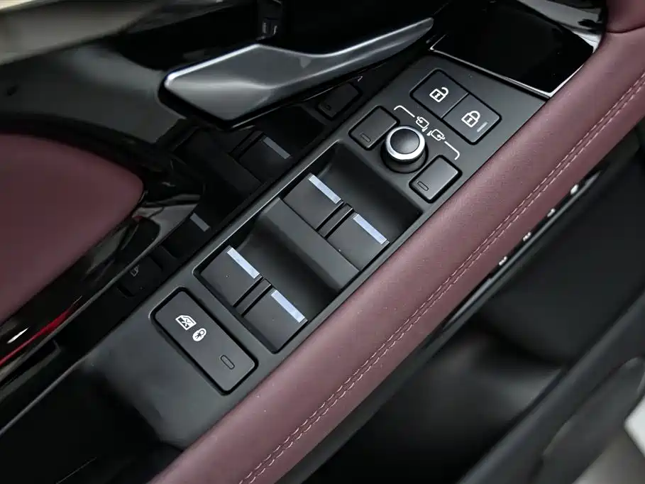 Land Rover Range Rover Evoque 2024 Range Rover Evoque L 249PS Light Master Edition фото 20