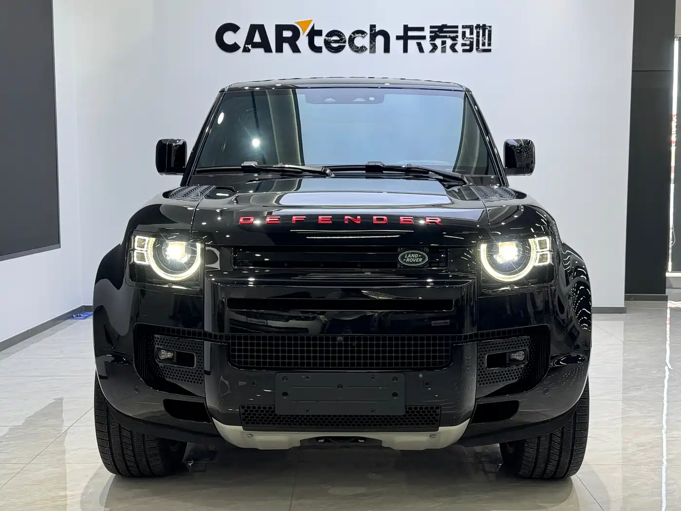 Land Rover Defender 2024 110 5.0T V8 фото 2