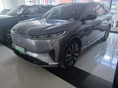Dongfeng eπ008