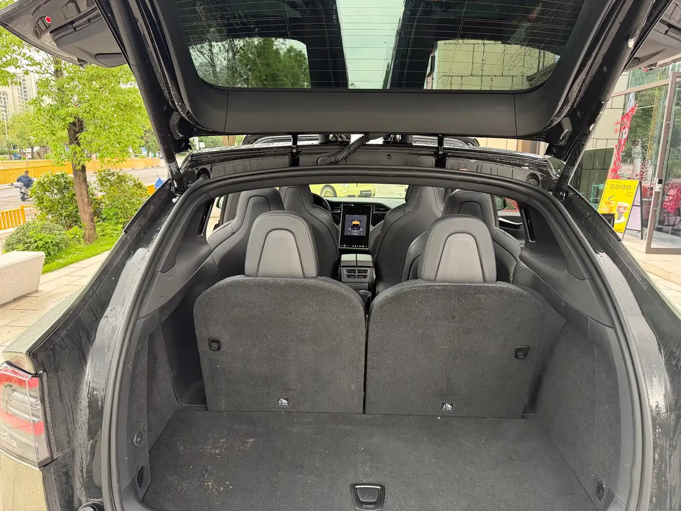 TESLA MODEL X