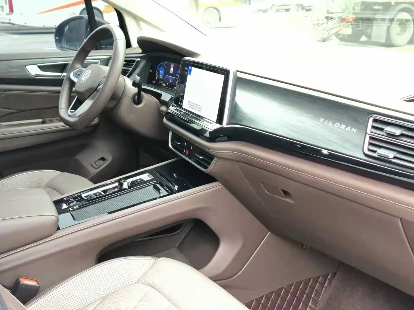 Volkswagen Viloran 2023 380TSI Premium Edition фото 10