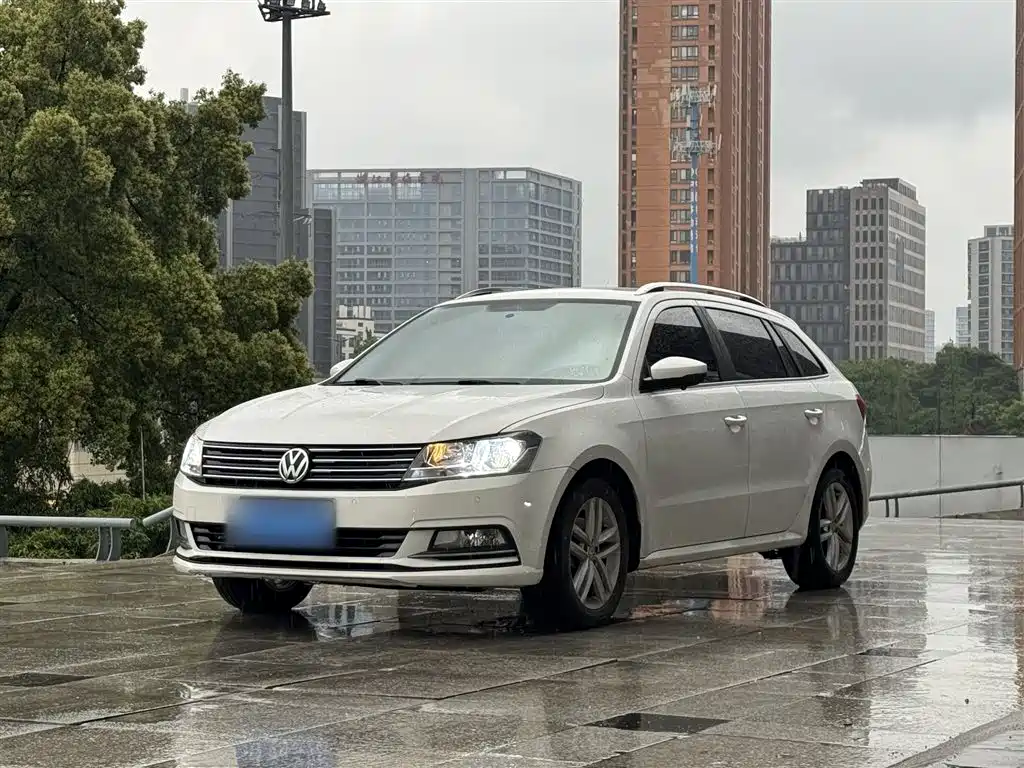 Volkswagen Lavida Tour 2015 1.6L Automatic Comfort Edition
