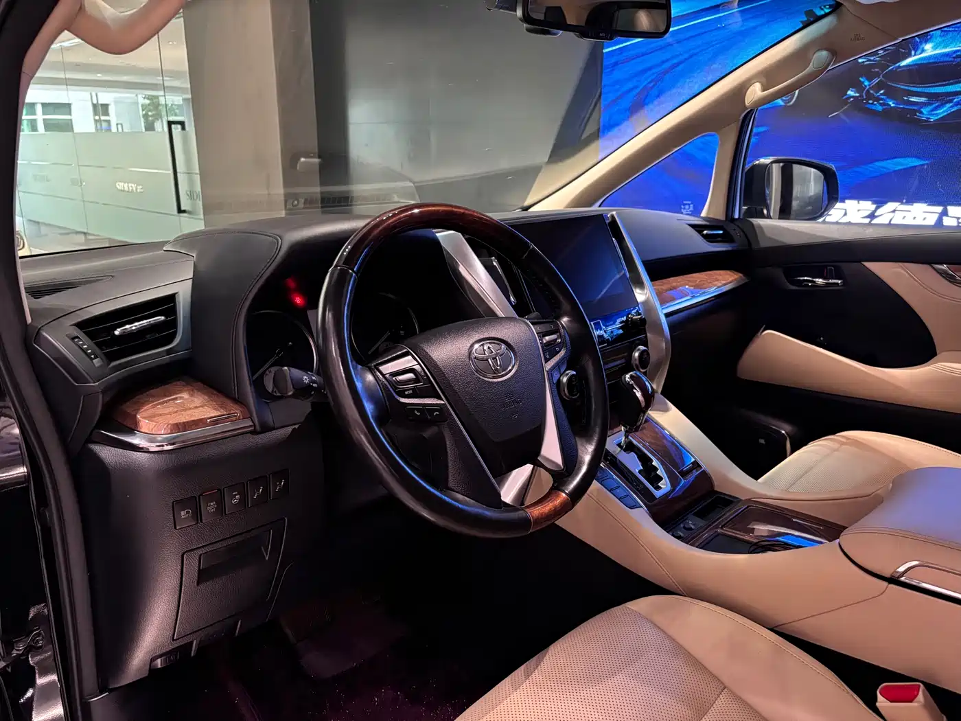 Toyota Alphard 2018 3.5L Premium фото 7