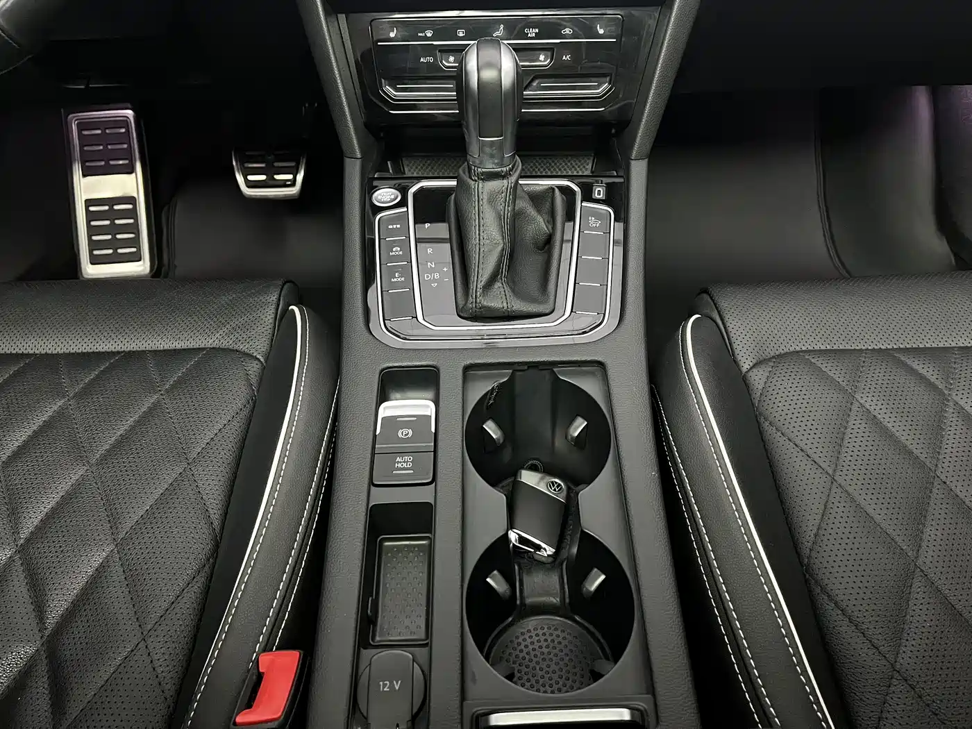 VOLKSWAGEN MAGOTAN GTE PLUG IN HYBRID