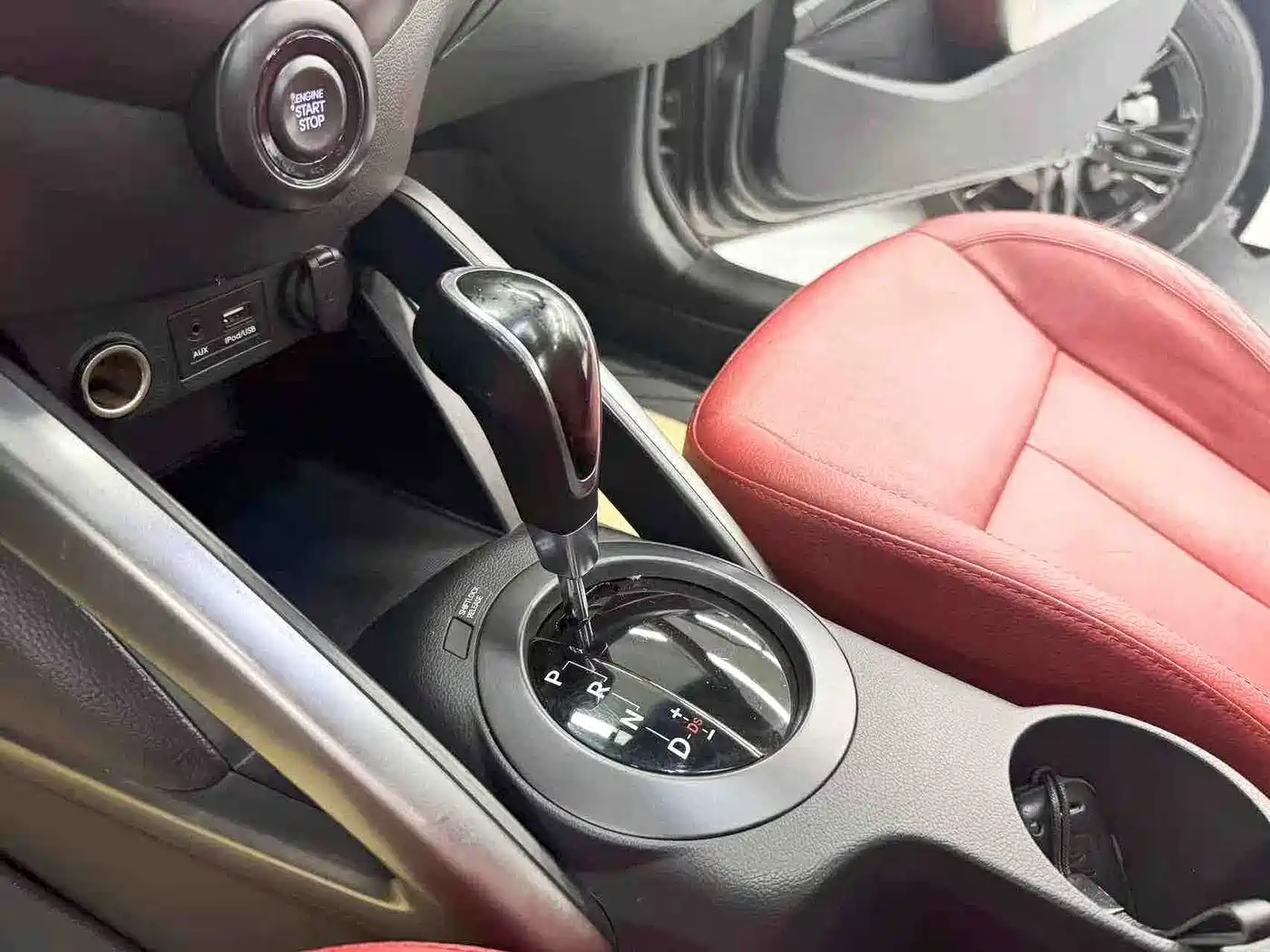 Hyundai Veloster 2015 1.6T Automatic Luxury Edition фото 13