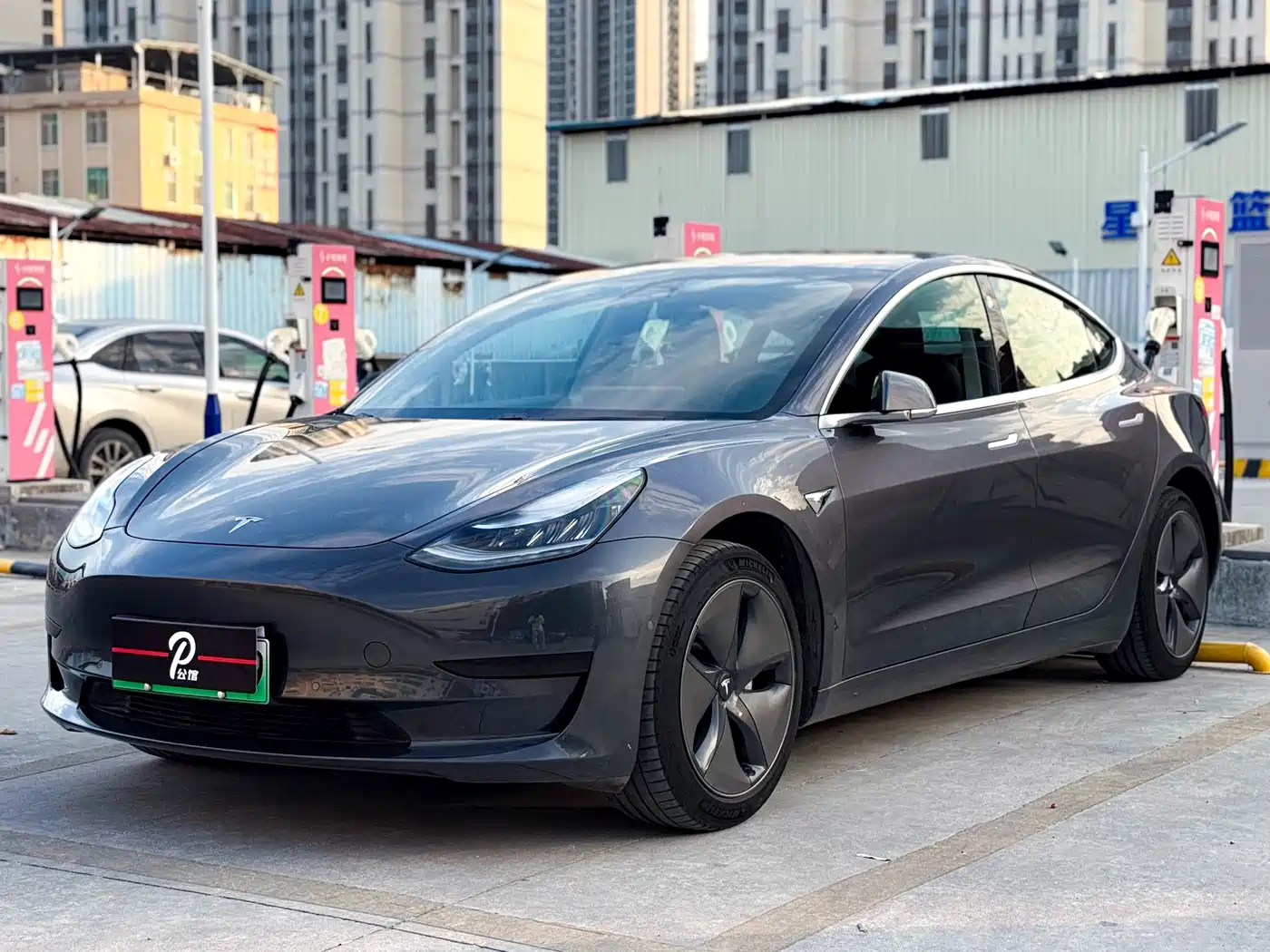 TESLA MODEL 3