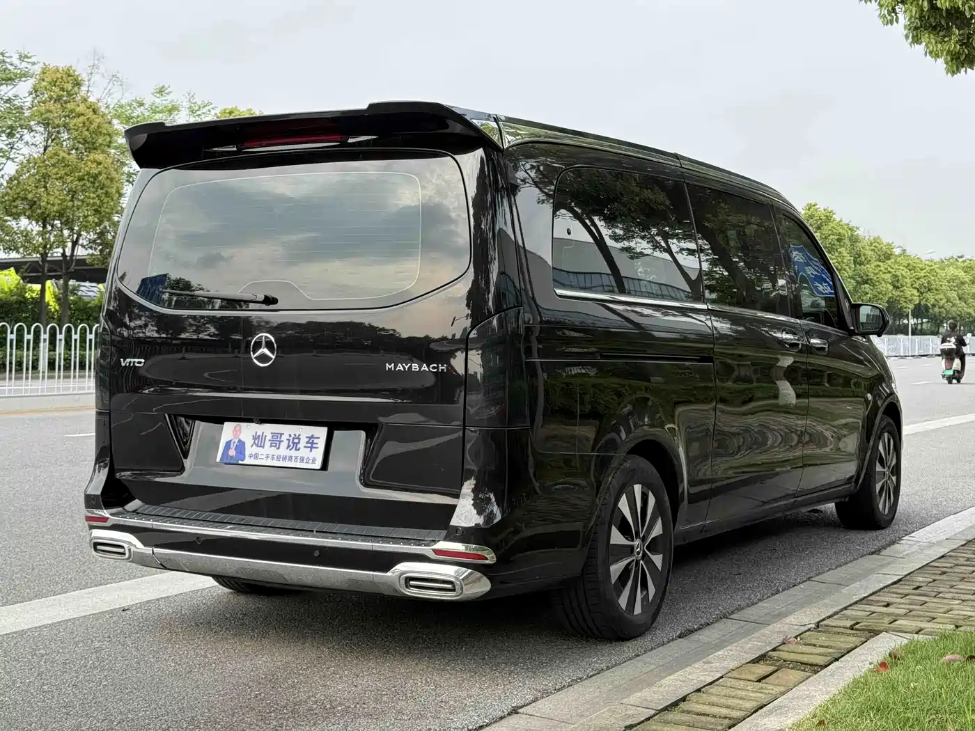 Mercedes-Benz Vito 2023 2.0T Business 7-Seater фото 5