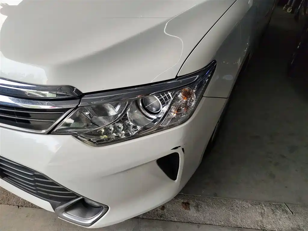 Toyota Camry 2015 2.0G Leading Edition фото 18