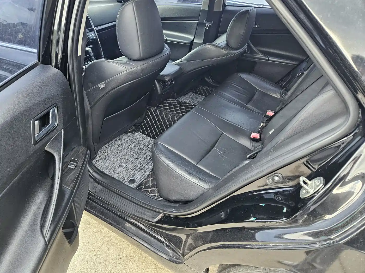 Toyota Reiz 2010 2.5S Elegance Elite Edition фото 7