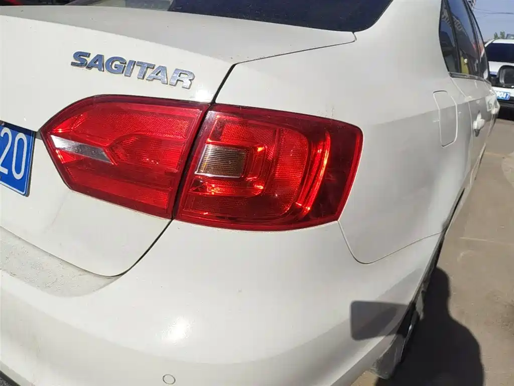 Volkswagen Sagitar 2014 Facelift 1.6L Automatic Comfort фото 8