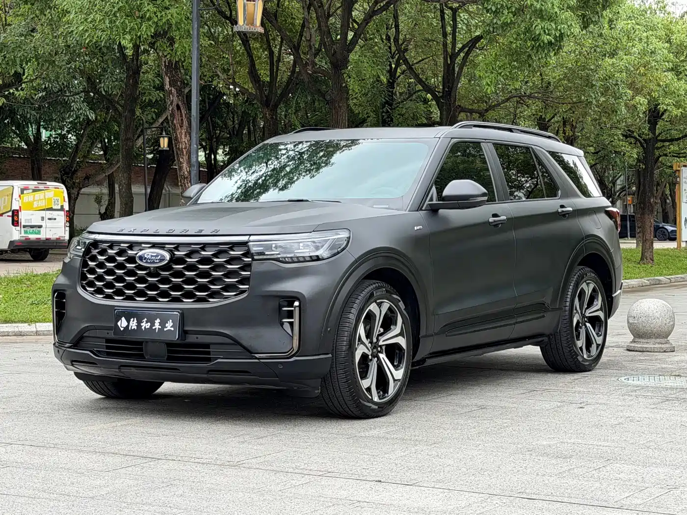 Фото 1 - Ford Explorer