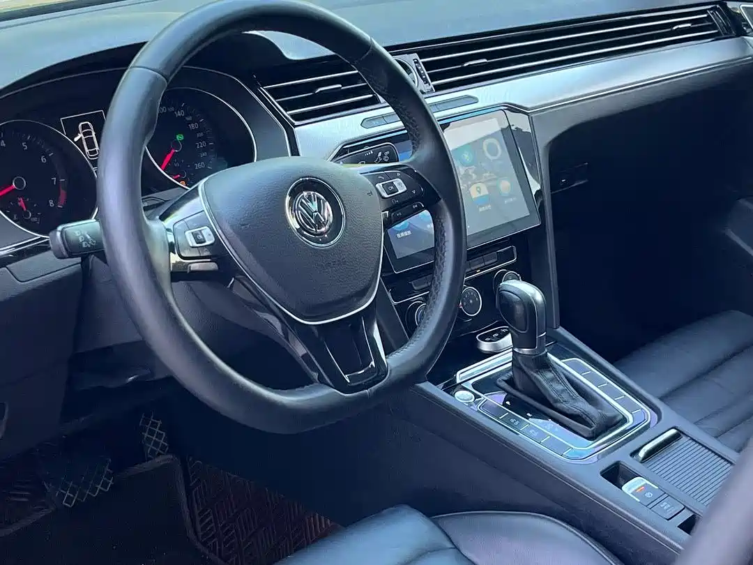 Volkswagen Magotan 2017 330TSI DSG Leading фото 11
