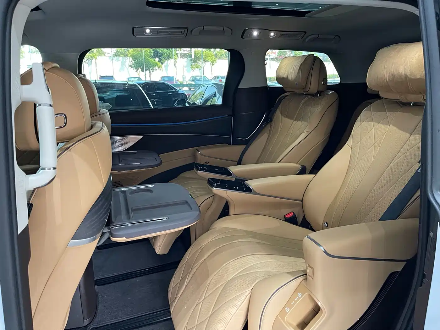 Denza D9 2024 DM-i 980 AWD Prestige фото 9