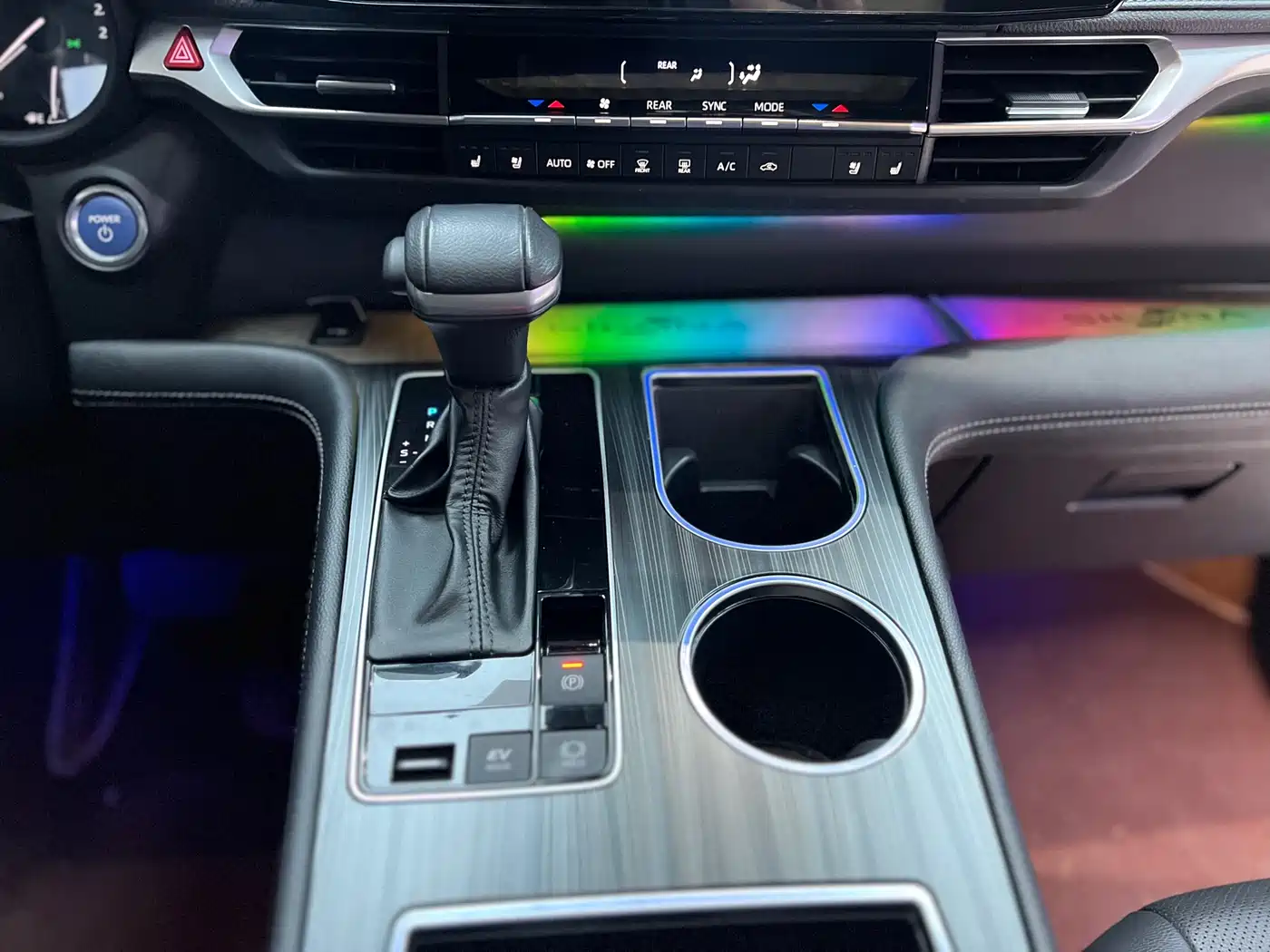 Toyota Sienna 2023 2.5L Hybrid Premium Edition фото 14