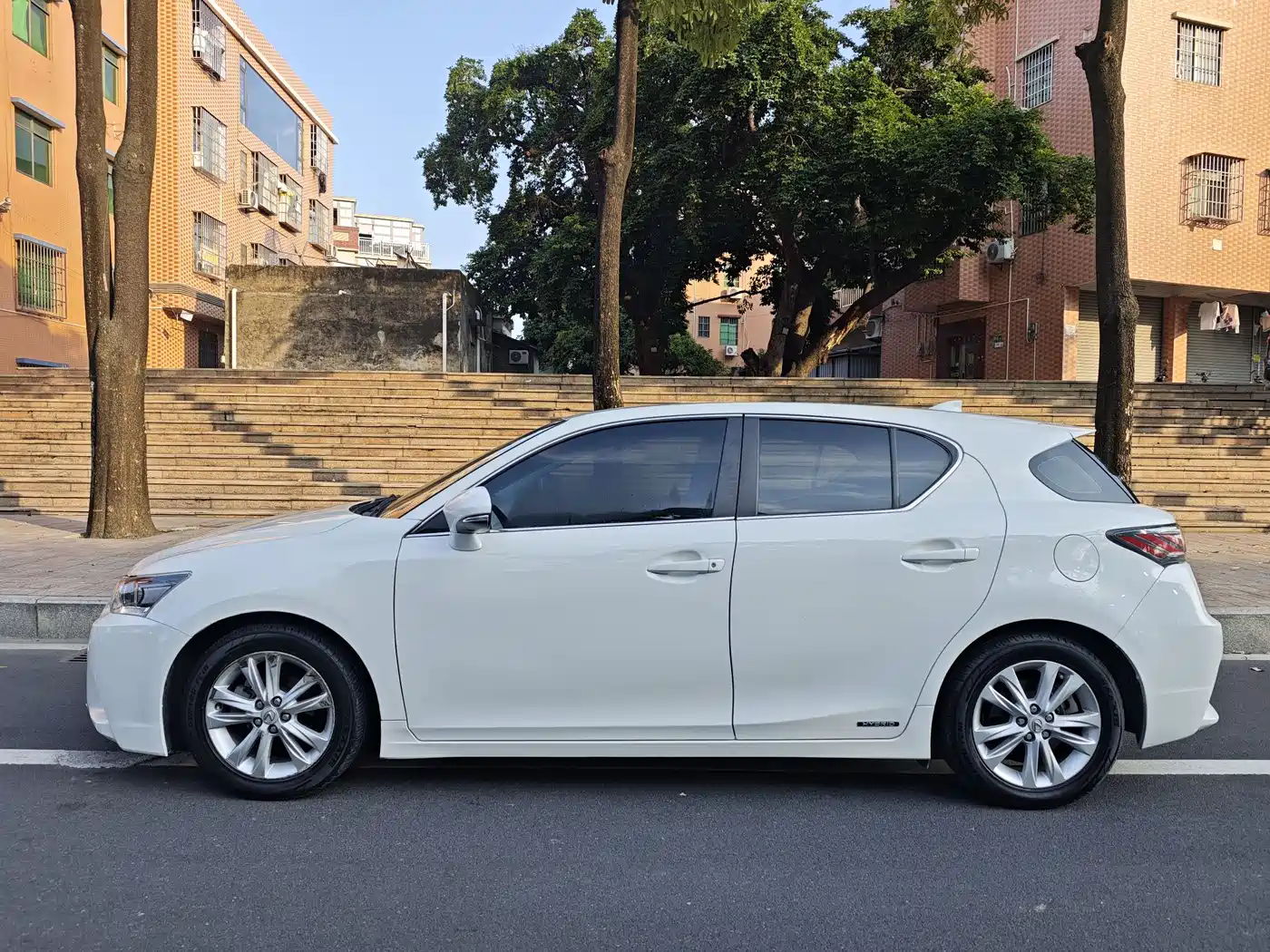 Lexus CT 2015 CT200h Dark Knight Edition фото 8