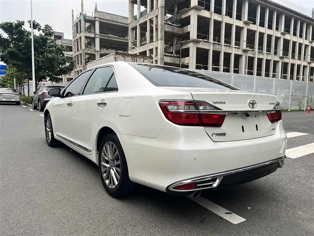 Toyota Camry 2016 2.5G 10th Anniversary Luxury Navigation Edition фото 3