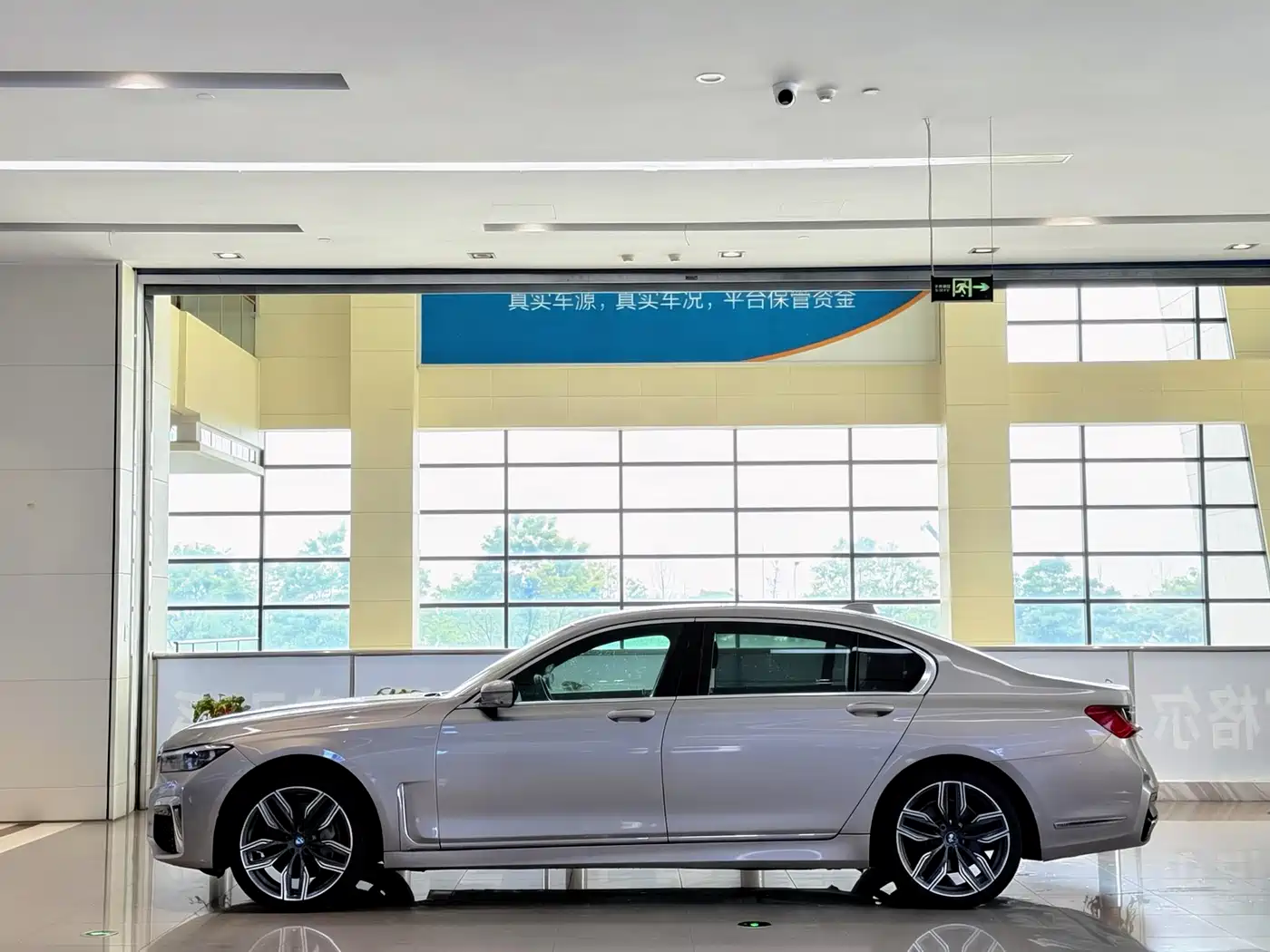 BMW 7 Series 2016 750Li xDrive 4-Seater фото 4