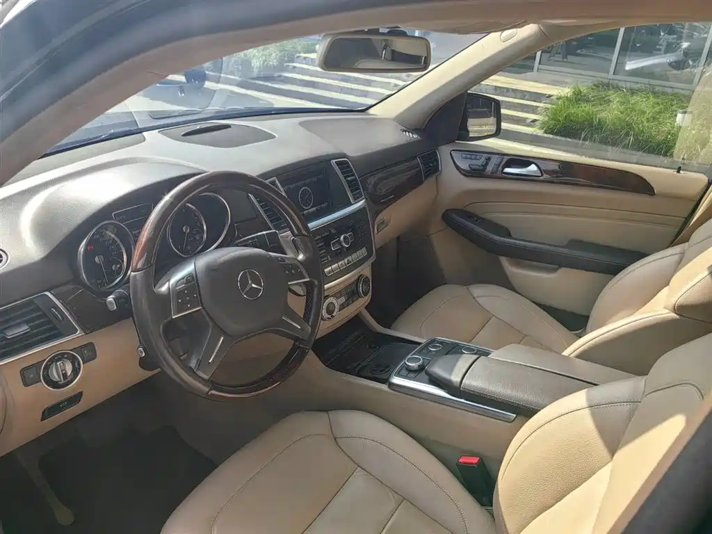 Mercedes-Benz M-Class 2014 ML 400 4MATIC Luxury фото 20
